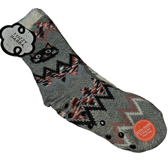 NWT Fuzzy Babba Cat & Checkered Buttery Soft 2 Pack Crew Socks - Picture 1 of 2